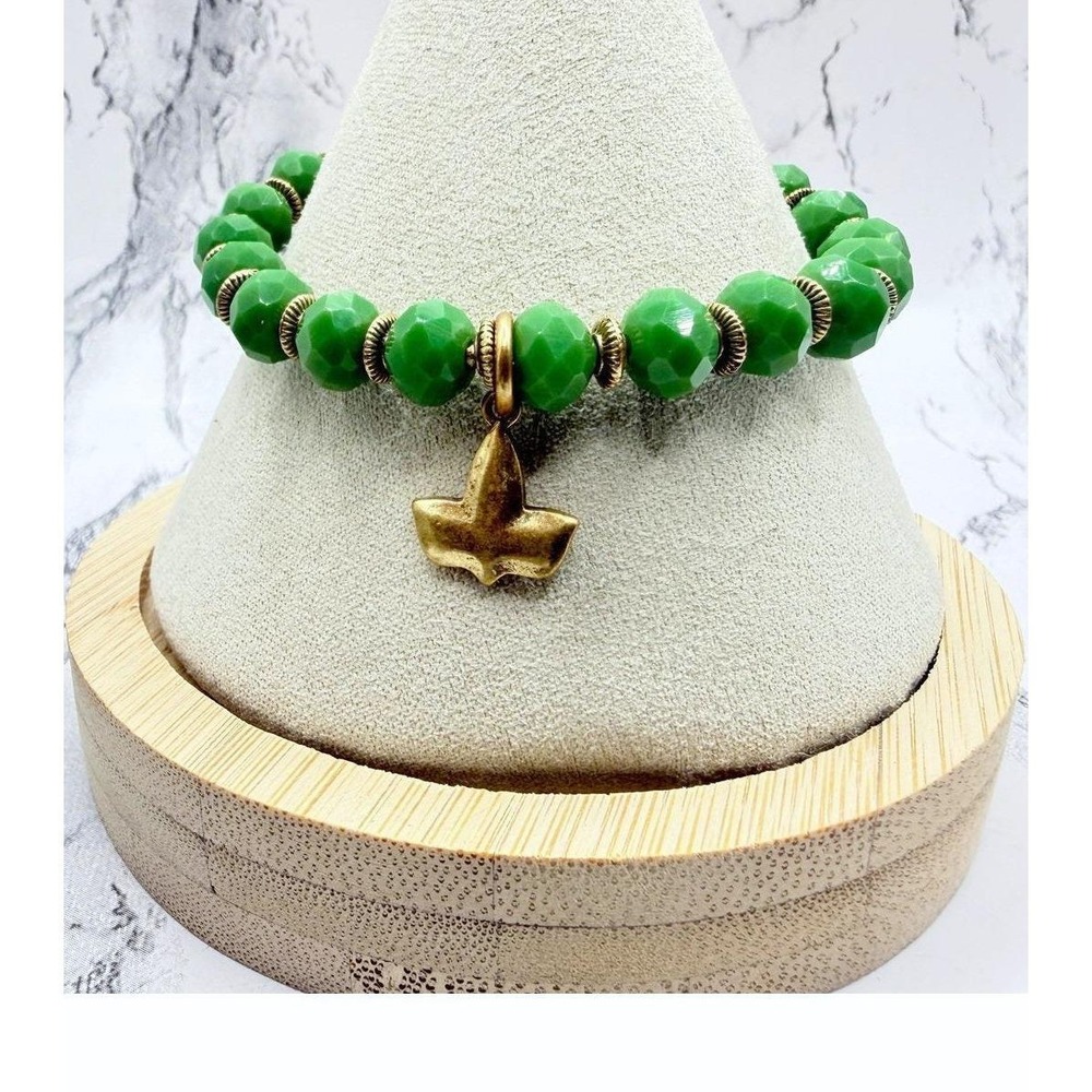 Green Aventurine Faceted Bead Stretch Bracelet Gold Tone Ivy Leaf Charm 6"